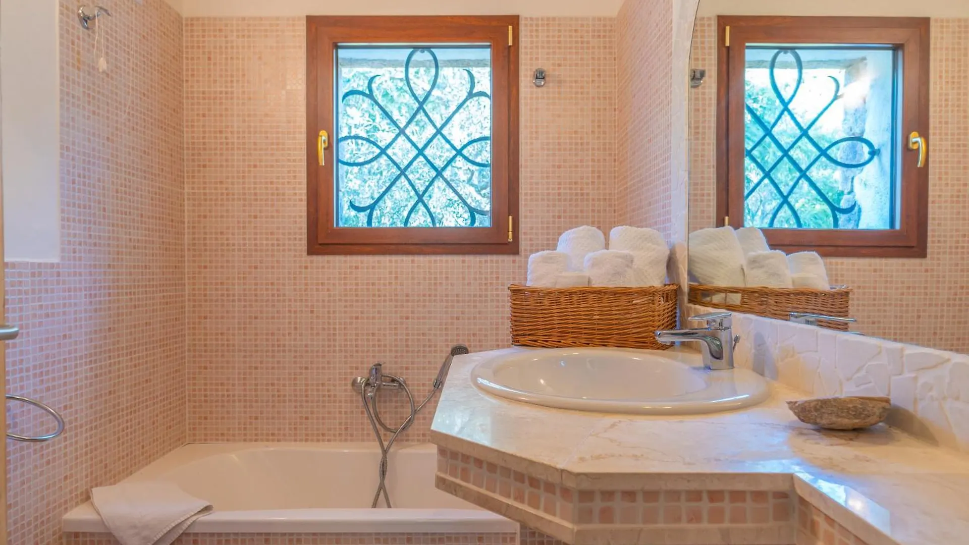 Profumo Di Sardegna Villa Porto Istana 0*,